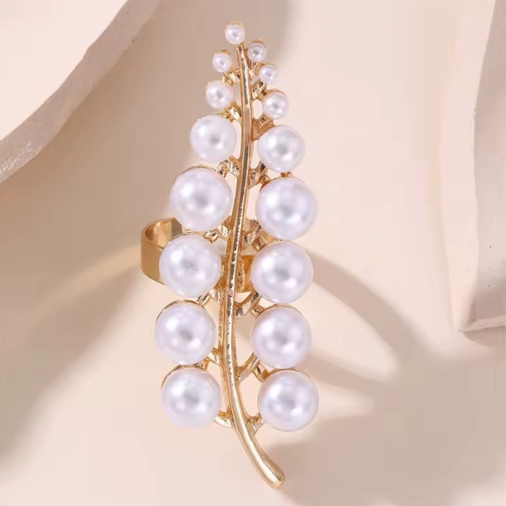 Zara model adjustable casual leaf 
Gold and Pearl Women's Ring - Picture 2 of 6
